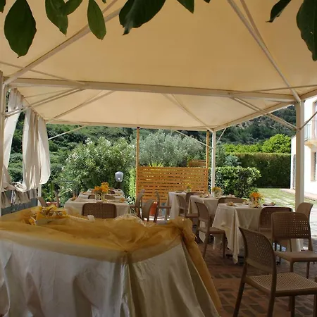 Bbuss Country Club *